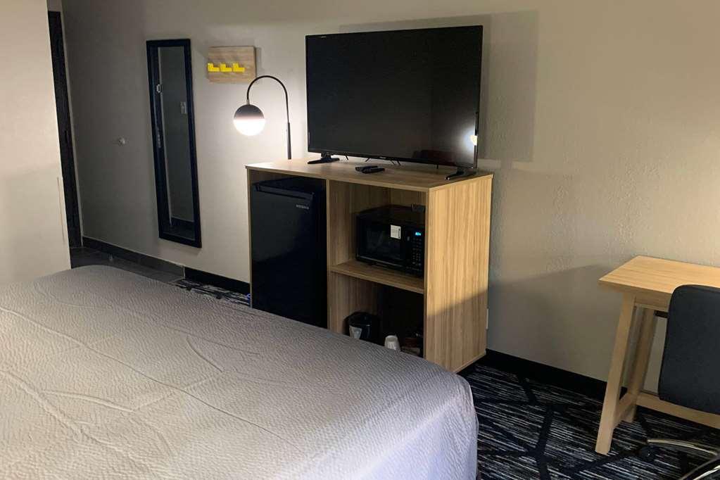 Super 8 By Wyndham Kirksville-University Area Habitación foto